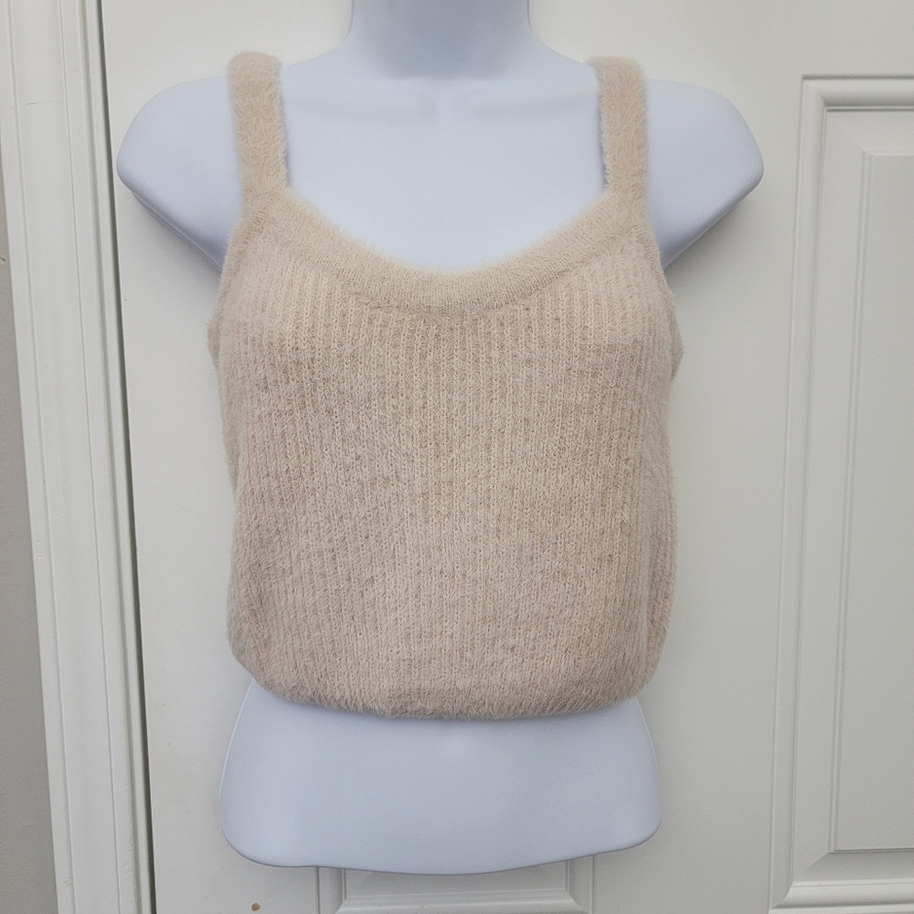 NWT BB Dakota Steve Madden Fuzzy Cozy Cropped Tank Top Beige Cream Size Small - Picture 2 of 10